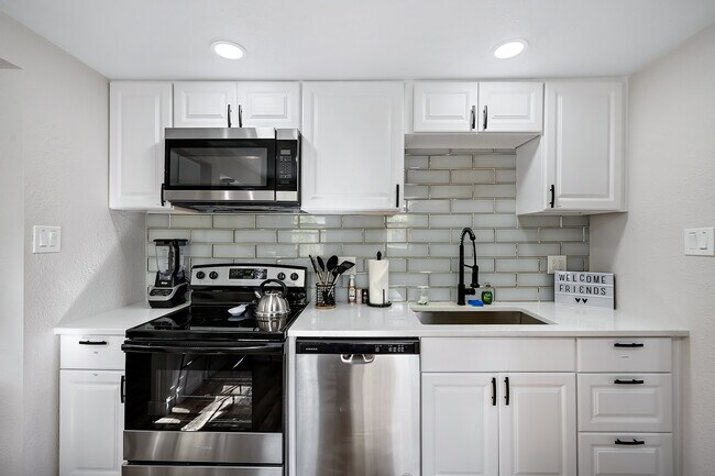 Building Photo - 5570 Otis Ct