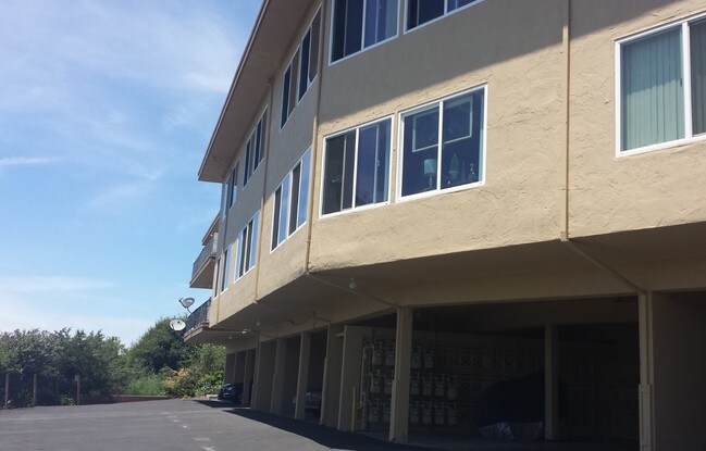 Building Photo - The Mariner Apartments