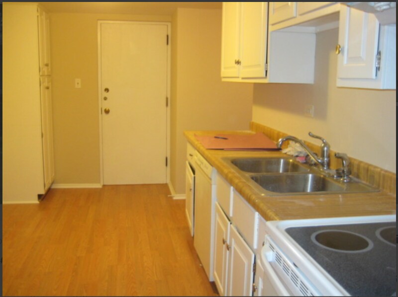 Building Photo - 5580 Wolf Rd
