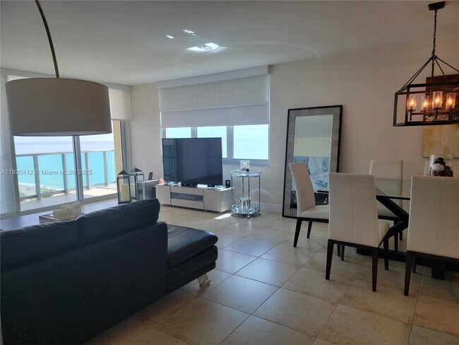 Building Photo - 2501 S Ocean Dr