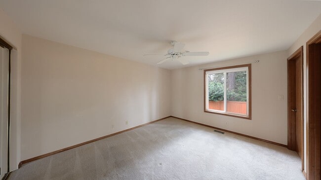 Building Photo - 3 Bed 2 Bath - No Pets - Gas furnace and A/C - NAS Whidbey