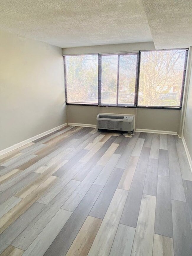 Building Photo - University Towers #318 - Bright and open studio with in-unit kitchen & bath available JUNE 2026!