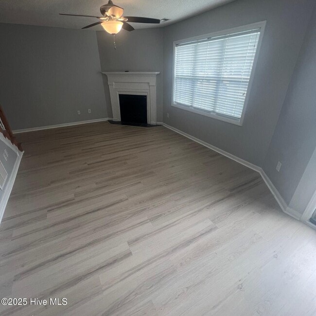 Building Photo - 2355 Vineyard Dr