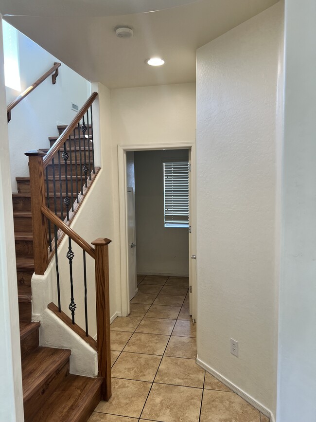 Building Photo - 14072 W Country Gables Dr