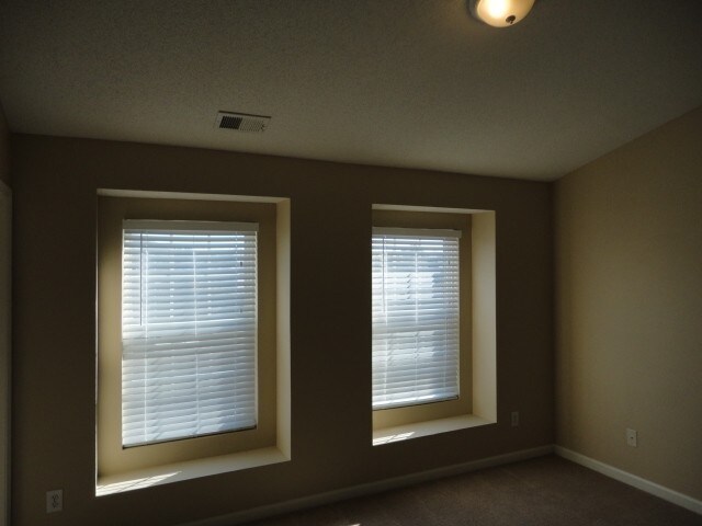 Building Photo - 6021 Ladish Ln