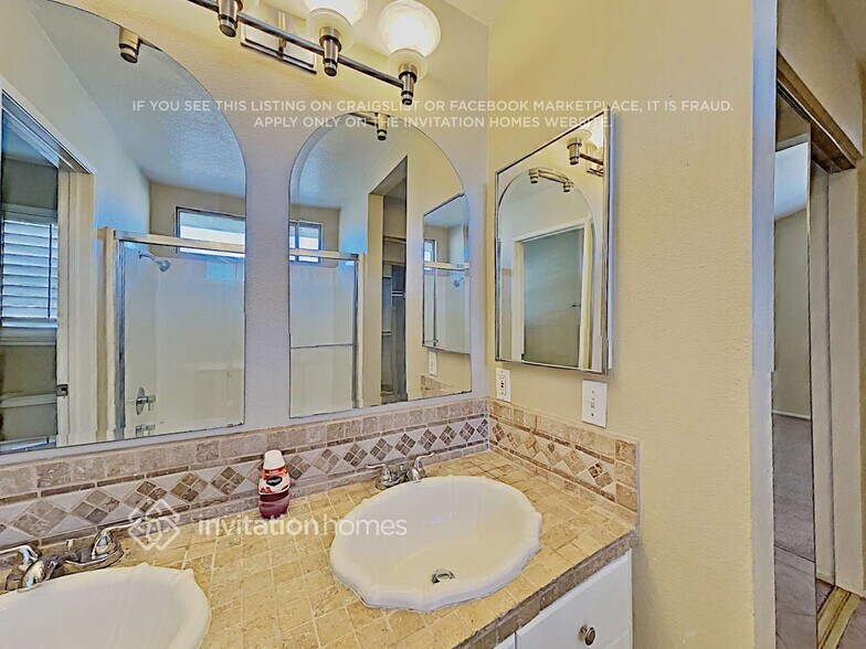 Building Photo - 892 Pathfinder Way