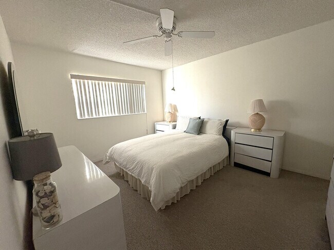 Building Photo - 2350 NE 14th Street Causeway