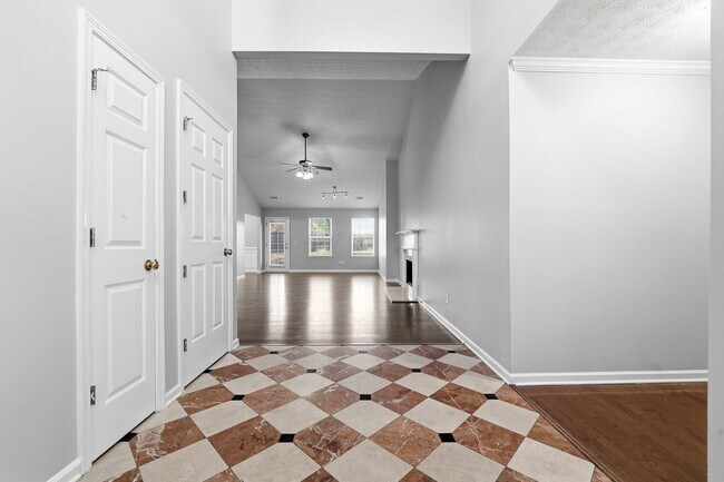 Building Photo - Ranch home with 4 bedrooms and a bonus room.