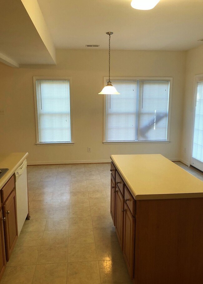 Building Photo - 409 Wilmer Ave