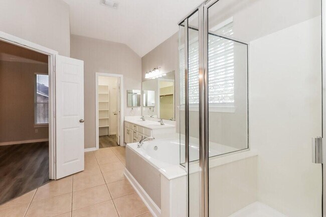 Building Photo - 10719 Gilford Crest Dr