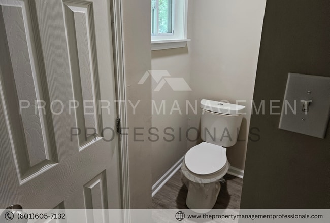 Building Photo - Plenty of space to roam and call home!