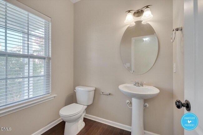 Building Photo - 831 Ember Dr