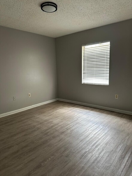 Building Photo - 504 S Westgate Ave