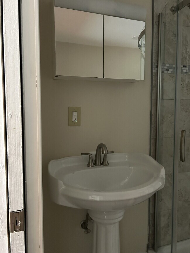 Building Photo - Fall in love with this beautifully maintained 3BR/2BA home!