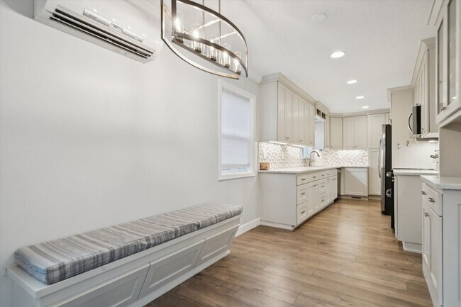 Building Photo - Beautiful Hillsdale 4 BR, 2 BA home