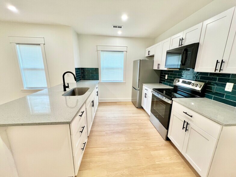 Kitchen - 2043 Adams St