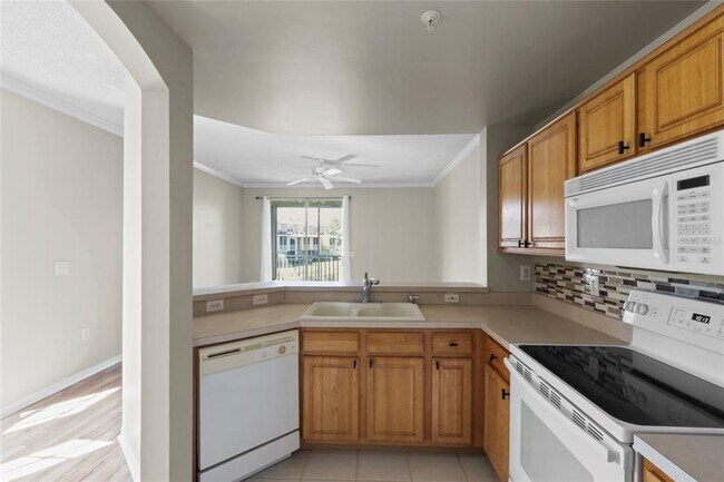 Building Photo - 5681 Bentgrass Dr