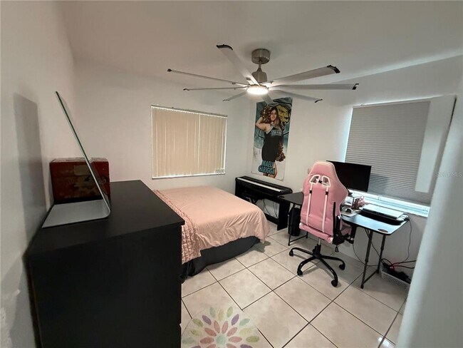 Building Photo - 305 Michigan Pl