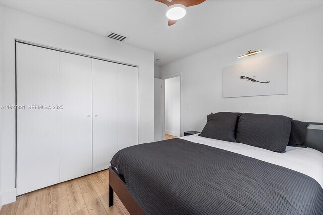 Building Photo - 9915 SW 212th St