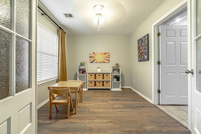 Building Photo - Beautiful Bentonville Home!
