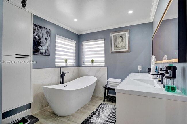 Building Photo - 311 SW 203rd Ave