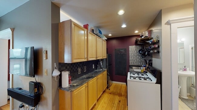 Building Photo - 12 Isabella St