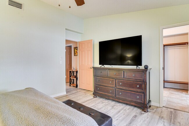 Building Photo - 2843 Meadow Wood Dr