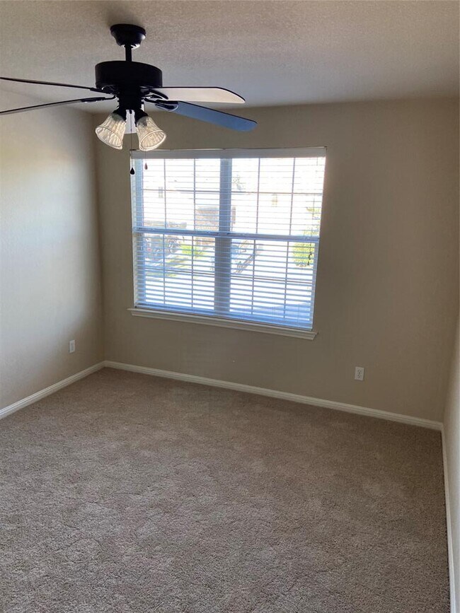 Building Photo - 1501 Rimstone Dr