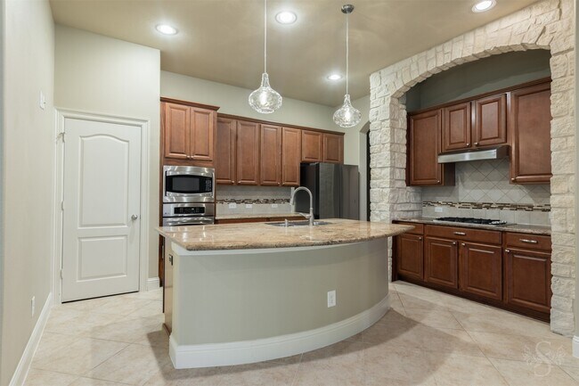 Building Photo - 32611 Waltham Crossing