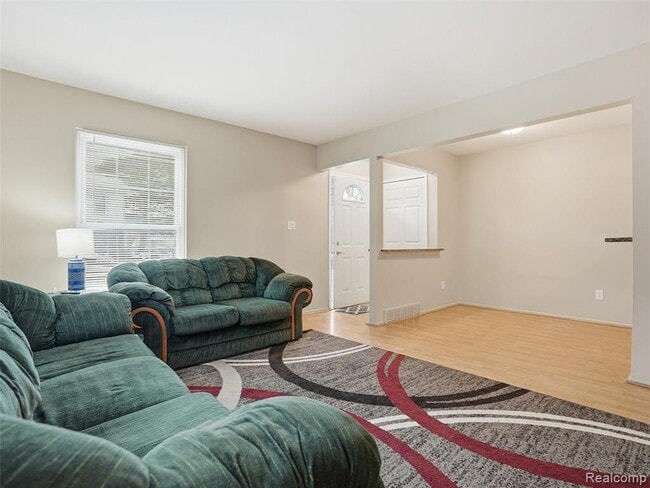 Building Photo - 35213 Taffy Dr