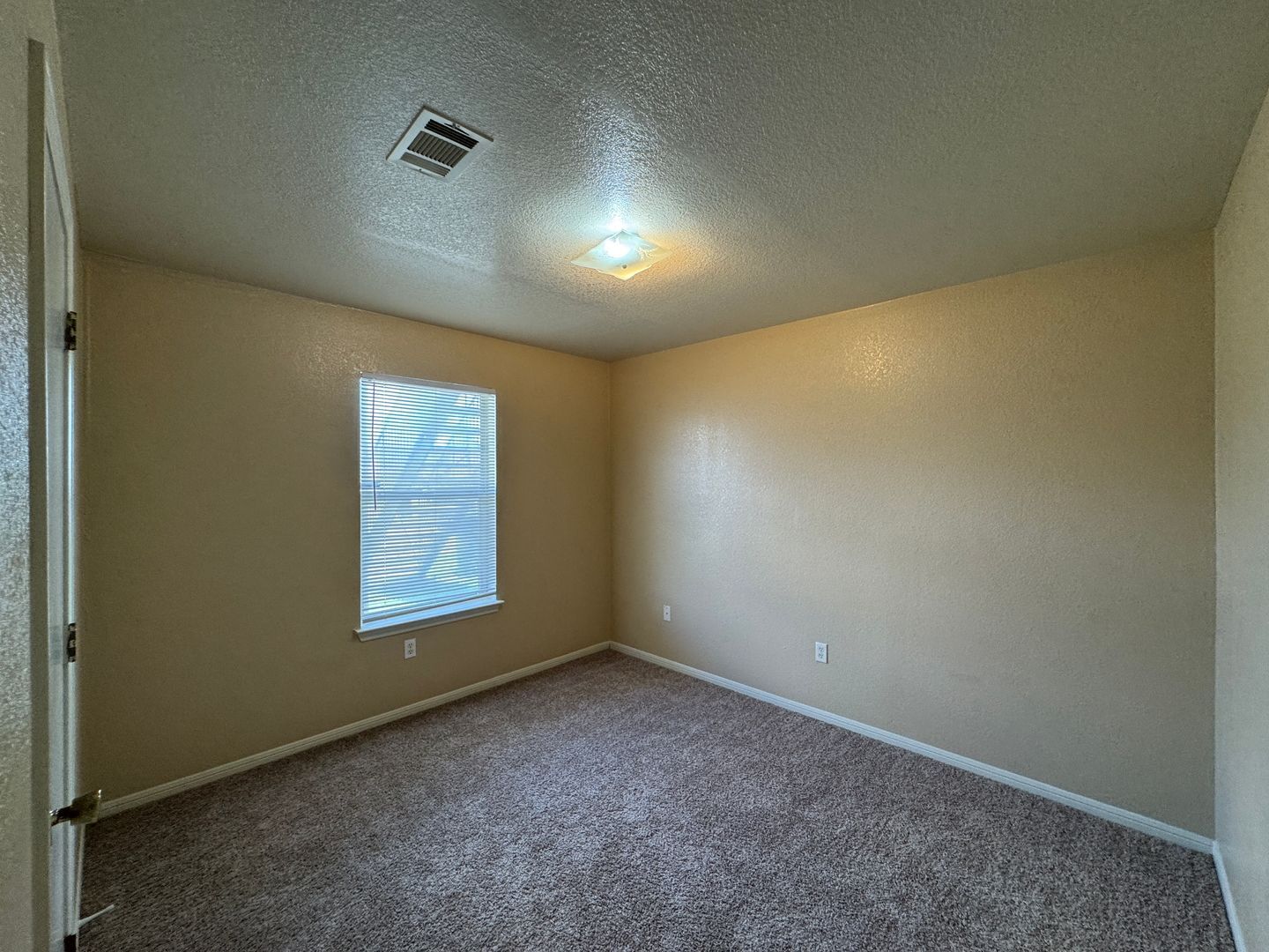 Building Photo - 1002 Circle M Dr