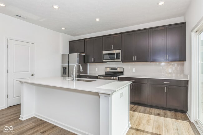 Building Photo - 3489 Briarwick Dr