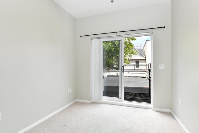 Building Photo - 58 Giles Ave
