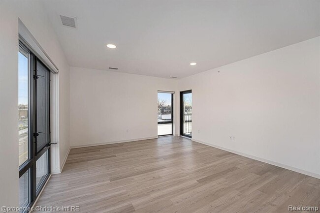 Building Photo - 7410 Kercheval Ave