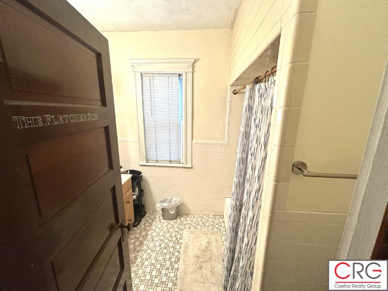 Building Photo - 183 College Ave