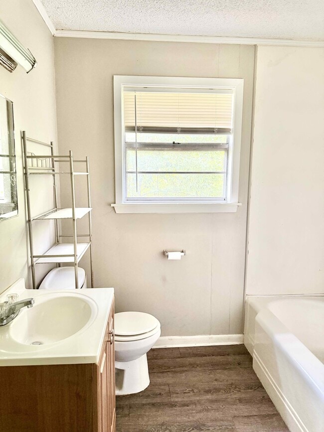 Building Photo - 2030 Colorado St