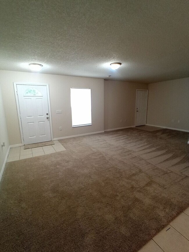 Building Photo - 880Col