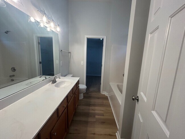 Building Photo - Excellent 3BD/2BA Ranch Home in quiet subd...