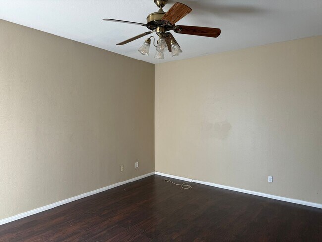 Building Photo - Beautiful 4 bedroom home soon available for rent!