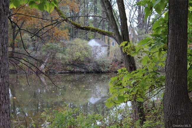 Building Photo - 244 Lippincott Rd