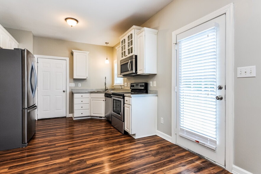 Building Photo - 909 Lotus Ln