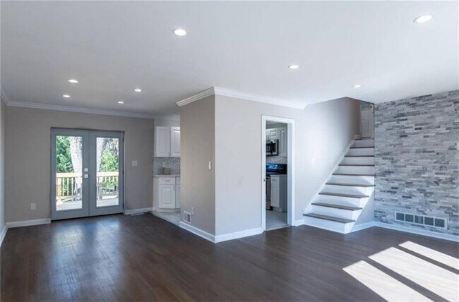 Building Photo - 3022 Trafalgar Way