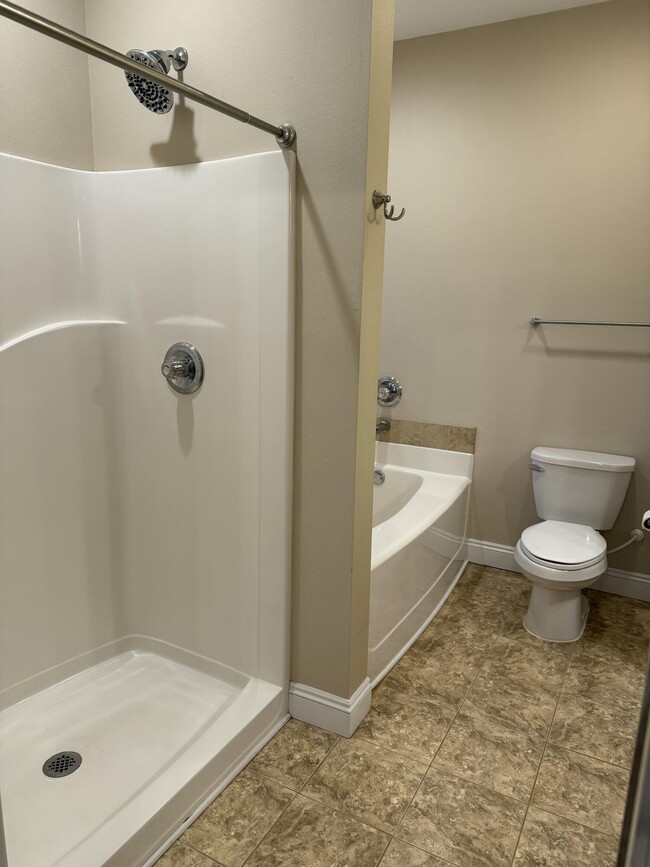 Building Photo - 129 Daisy Ln