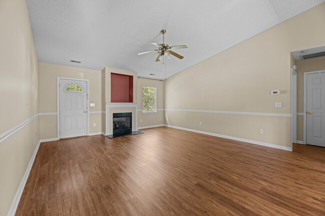 Building Photo - 104 Monterey Cir