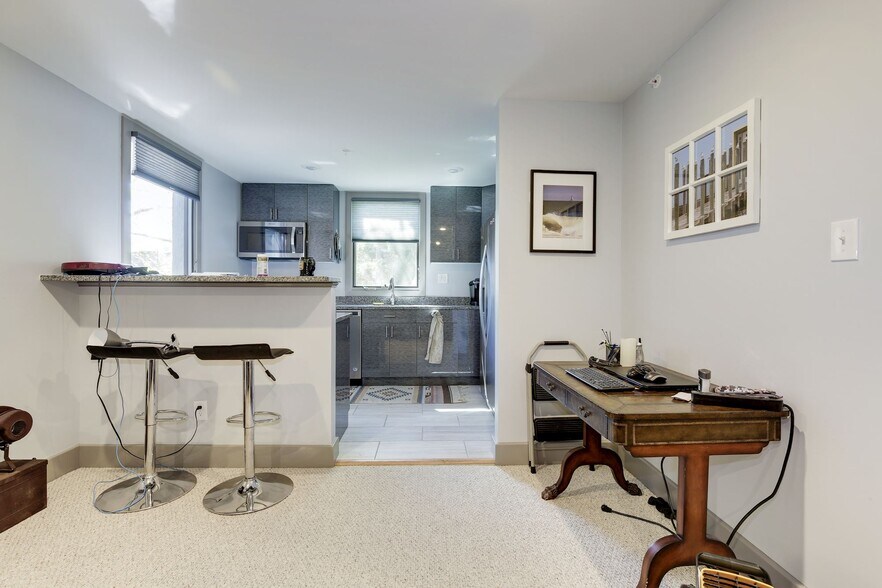 breakfast bar - 4949 Allan Rd