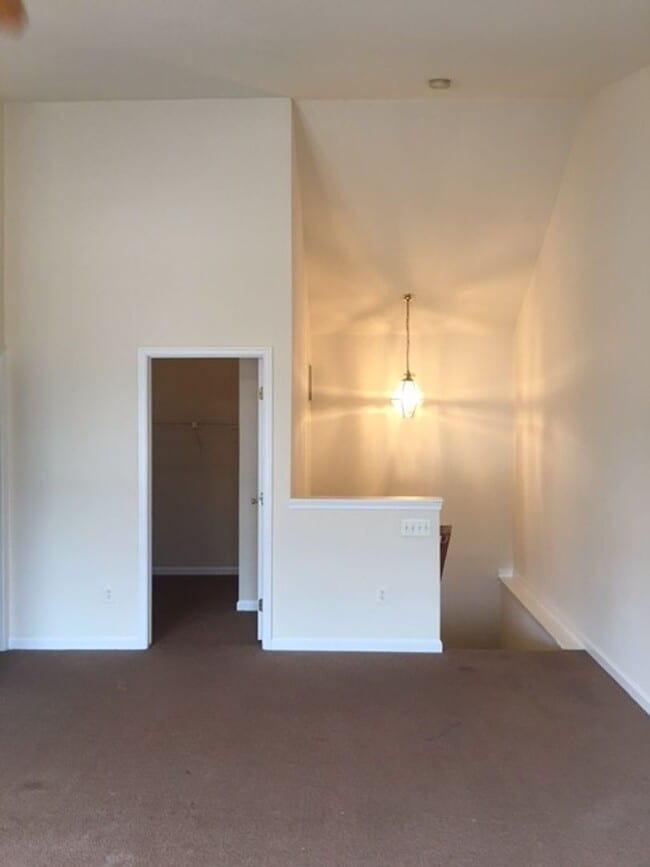 Building Photo - Fantastic 3 Bedroom Townhouse in Wellingto...