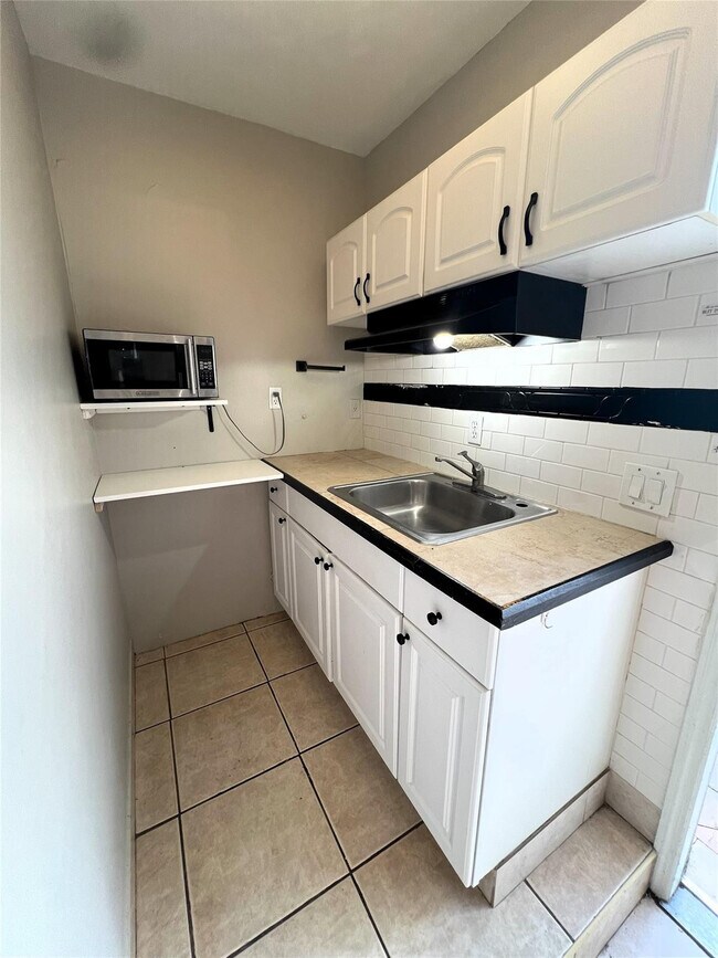 Building Photo - 2726 Adams St