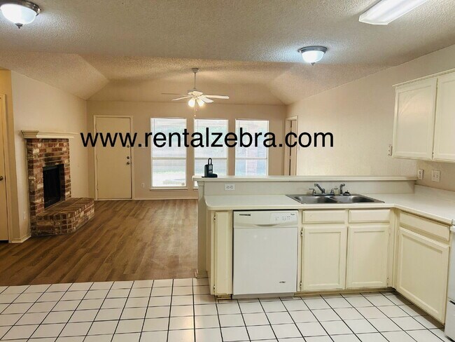 Building Photo - $2100 Lake Worth - GREAT FLOORPLAN