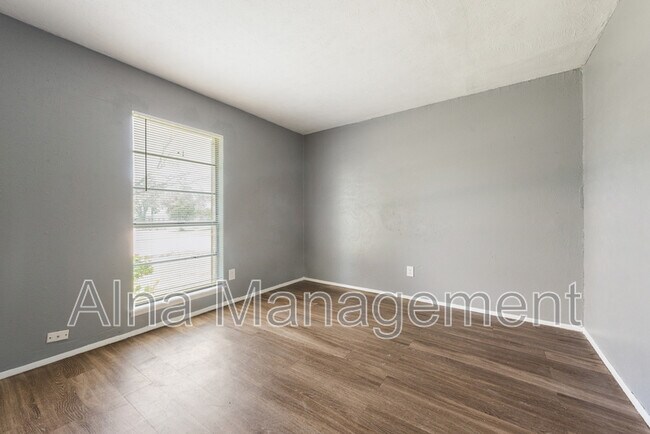 Building Photo - 3108 Oak Hill Rd