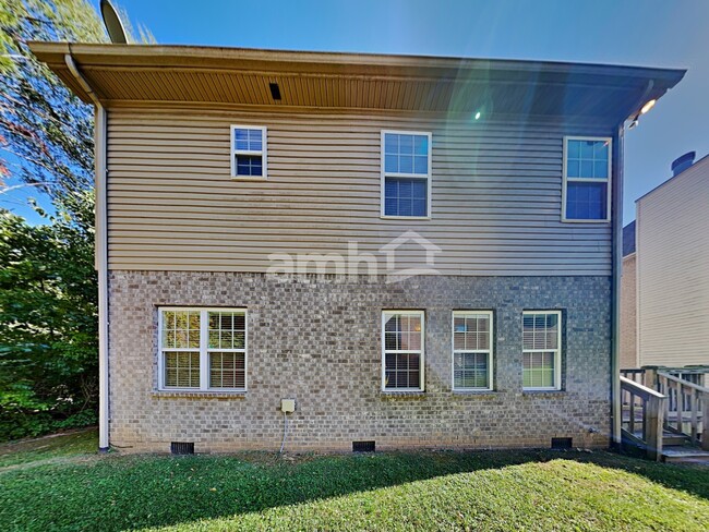 Building Photo - 5400 Oak Chase Dr